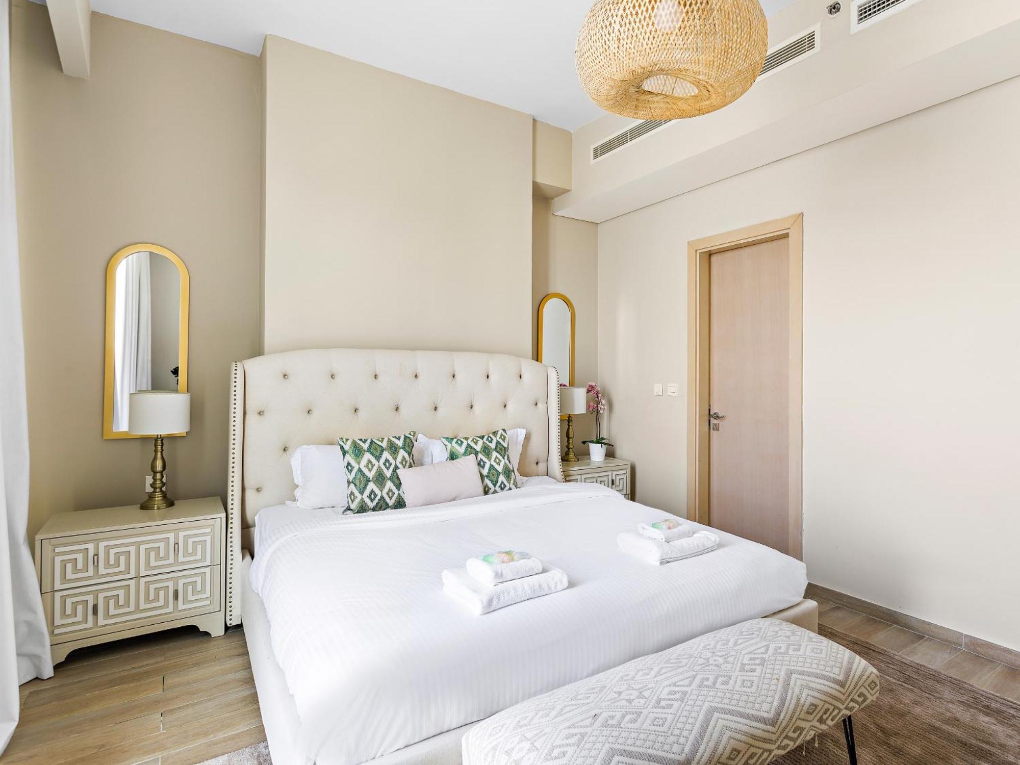 Luxurious 2bdr & Guests Room-mada Residences